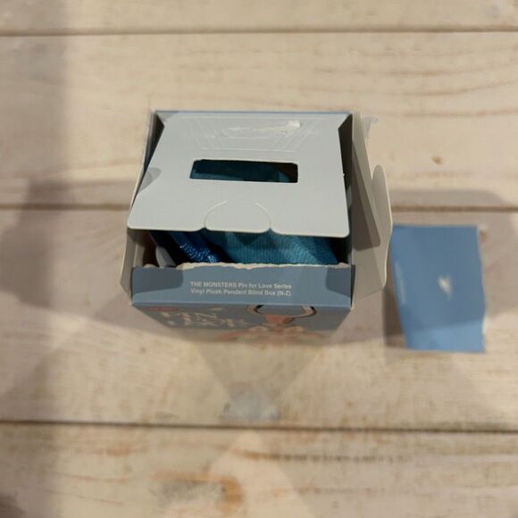 Labubu Pin For Love 'S' - Picture 3 of 5